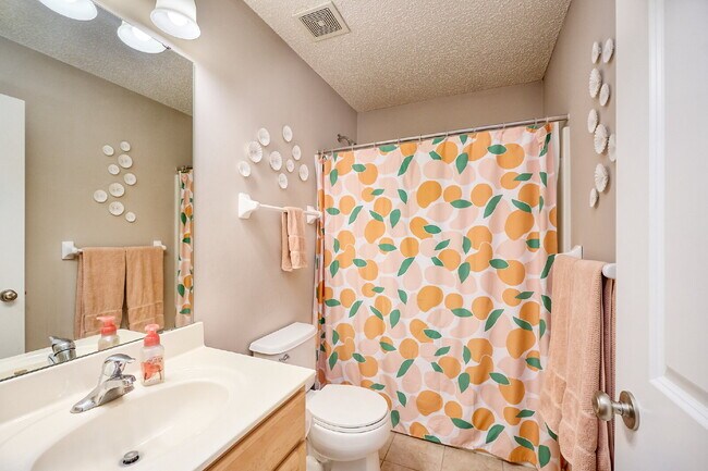 Building Photo - Spacious 4-Bedroom, 4 Bathroom Plymouth Townhouse with Cozy Fireplace - 2510 Sq Ft of Comfort!