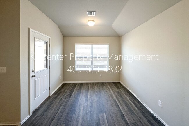 Building Photo - Gorgeous 4 Bed 2 Bath Home in Heart Of Yukon!