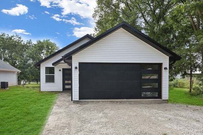 Building Photo - BRAND NEW 3 Bedroom | 2 Bathroom | 2 Car Garage HOME -- 1400 sqft, PETS WELCOME!