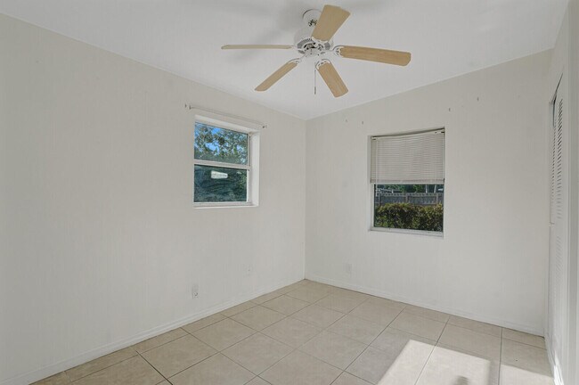 Building Photo - 1828 Maypop Rd