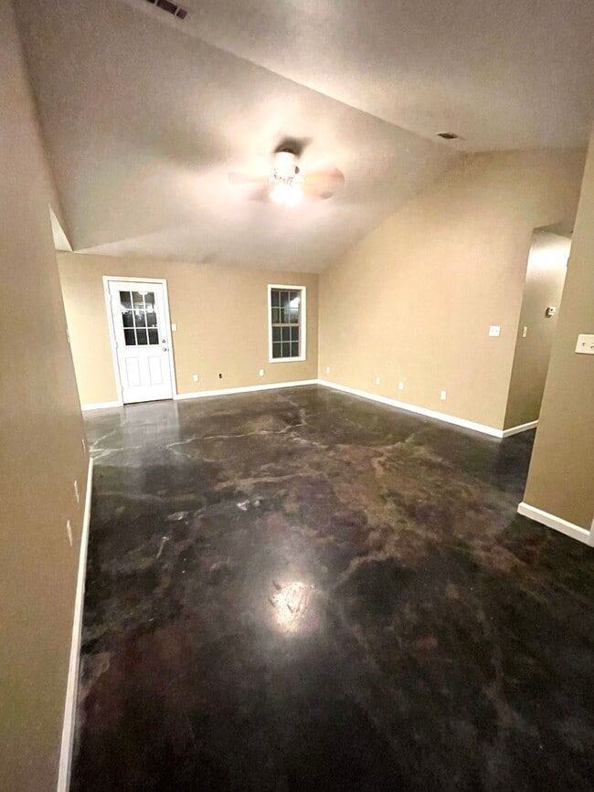 Building Photo - 3 Bed / 2 Bath in Brookland!