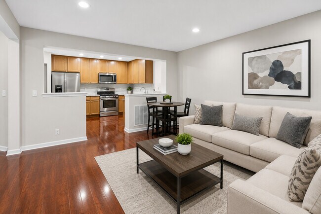 Building Photo - 3250 Cool Springs Ct
