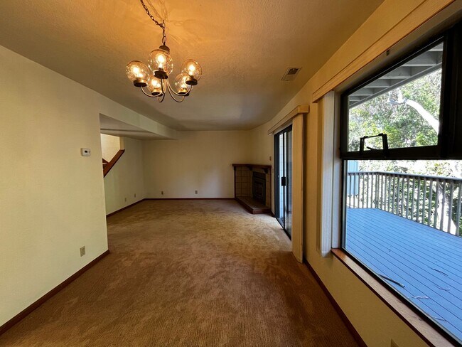 Building Photo - Charming Santa Cruz Townhouse: 3 Beds, 2.5...