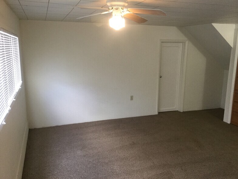 Building Photo - 1010 E 2nd St