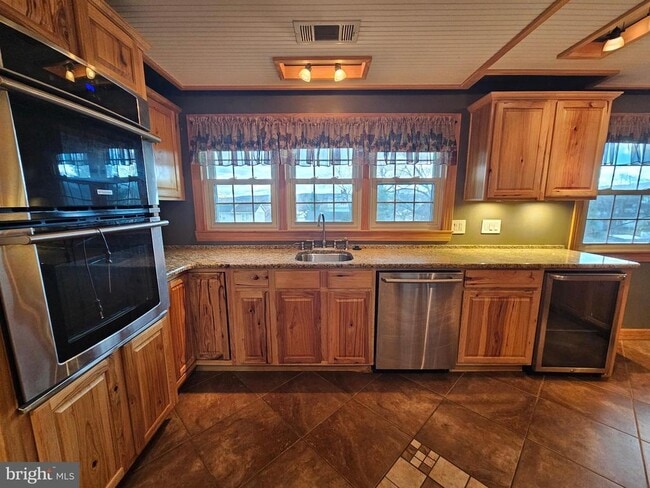 Building Photo - 615 Villa Ave