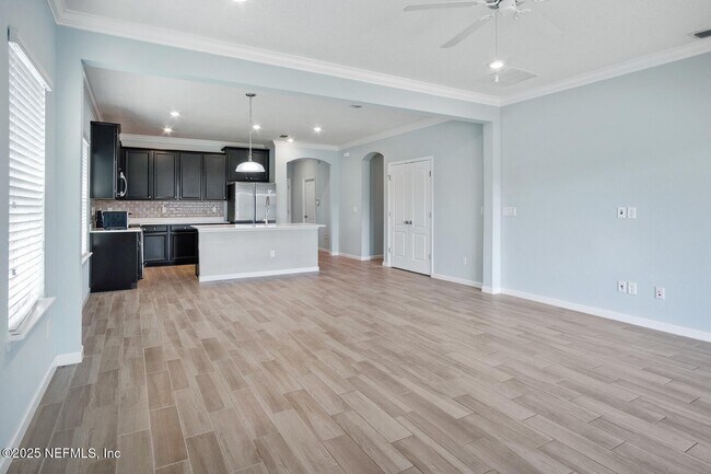 Building Photo - 351 St James Way