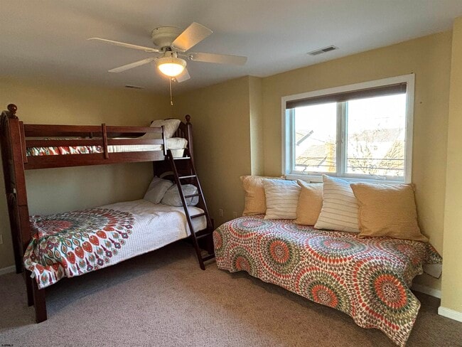 Building Photo - 802 N Harvard Ave