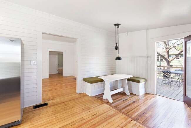 Building Photo - Updated Craftsman Cottage in West Asheville