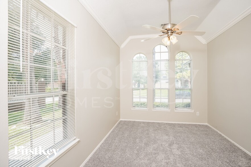 Building Photo - 10002 Elm Meadow Trail