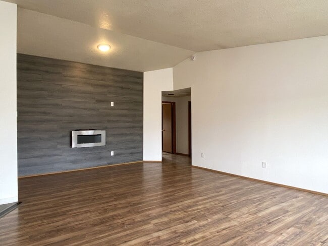 Building Photo - Updated 3 Bedroom in Dallesport