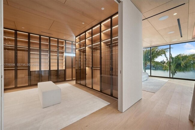 Building Photo - 424 W Rivo Alto Dr