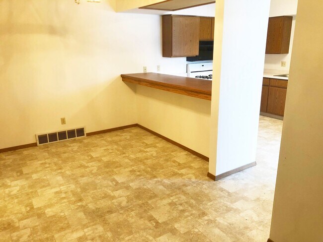 Building Photo - 4-Plex Located