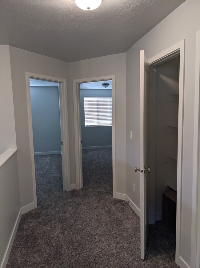 Building Photo - 3293 S Lincoln Ln