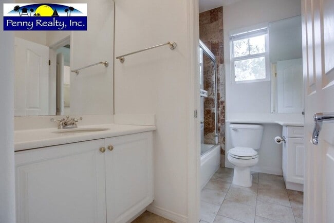 Building Photo - Stunning 4 Bedroom 3.5 Bath Home in the Co...