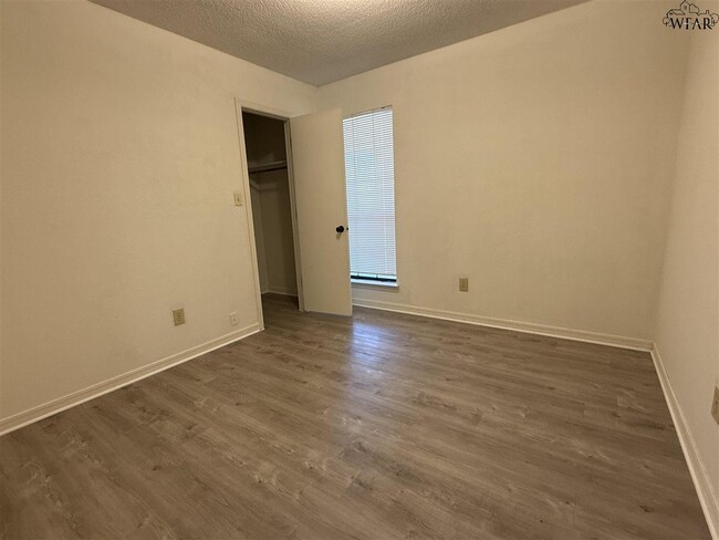 Building Photo - 5307 Hooper Dr