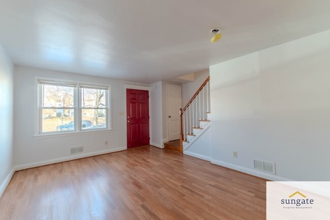 Building Photo - 751 Yale Ave