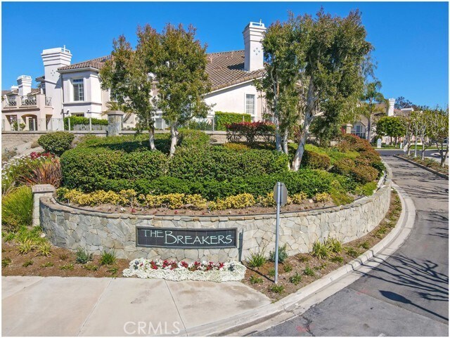 Primary Photo - 200 Shorebreaker Dr