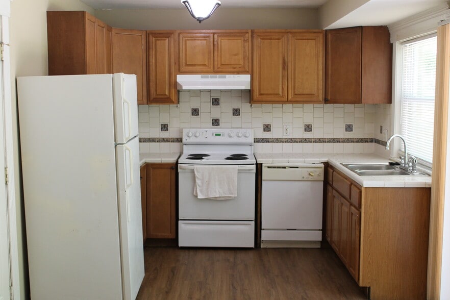 Building Photo - 3688 Idle Creek Dr