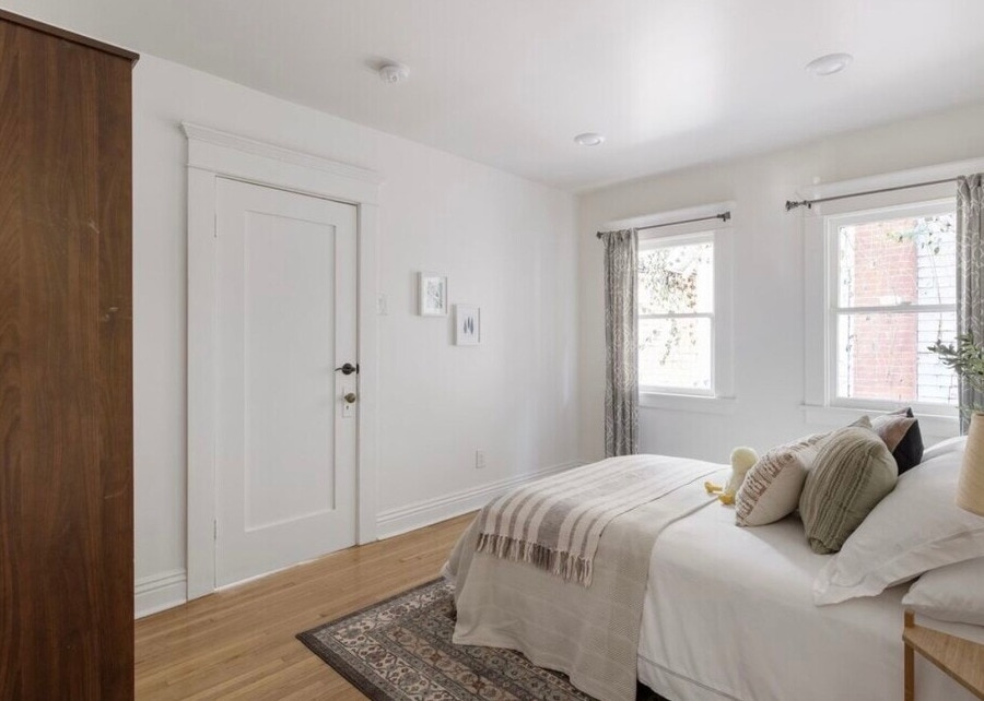 Building Photo - 211 1/2 S Burlington Ave