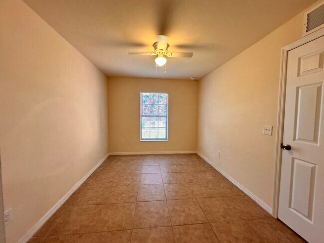 Building Photo - 148 SW 47th Terrace