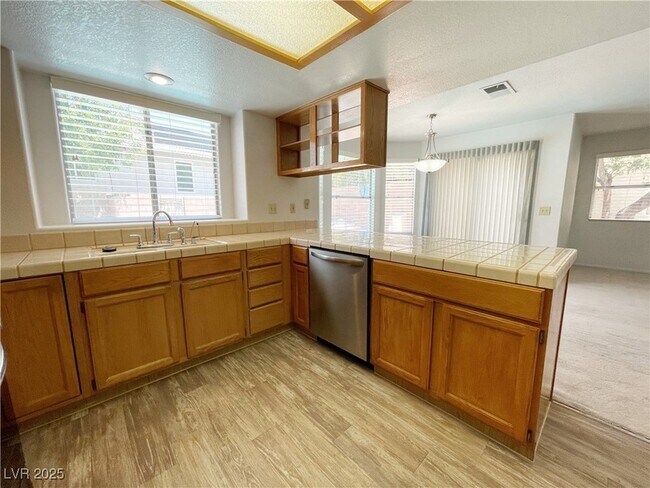 Building Photo - 420 Crater Ct