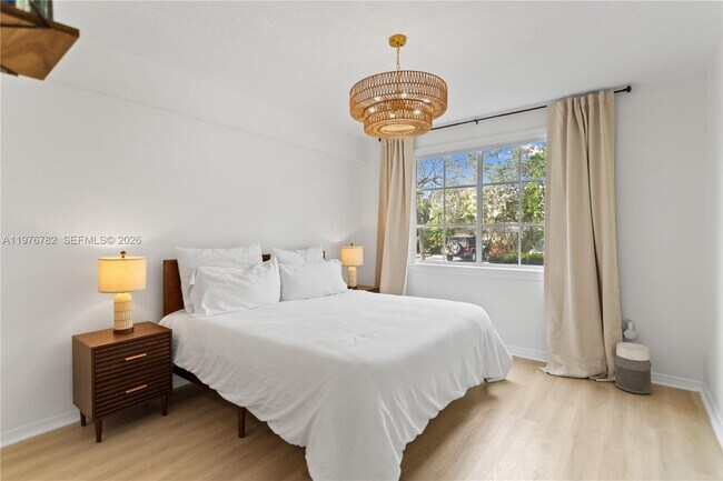 Building Photo - 6851 SW 44th St