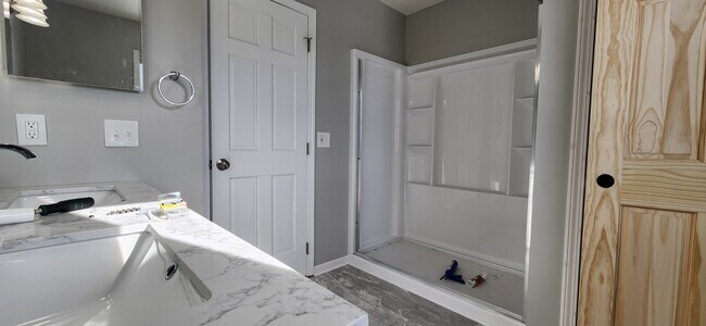 Building Photo - 431 Wheatfield Dr