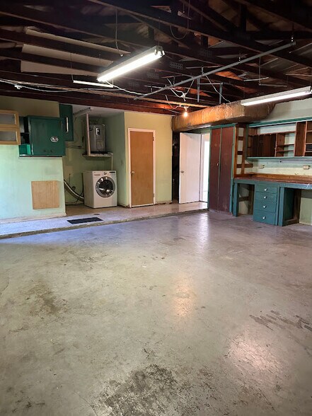 Building Photo - 1560 Elizabeth Ln