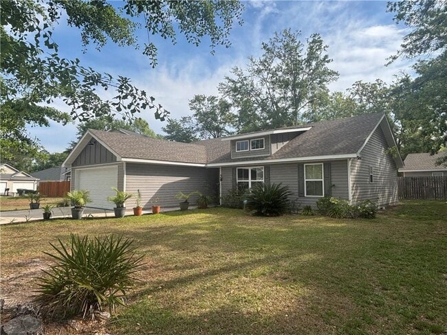 Building Photo - 121 Callie Cir