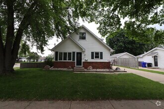 Building Photo - "Spacious 4-Bedroom 2 Bath with Finished B...