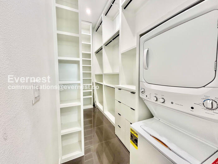 Building Photo - 426 Avenue L Ave