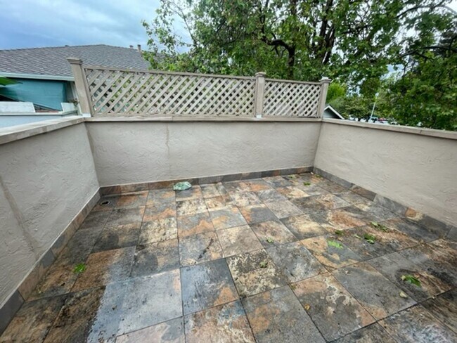 Building Photo - 1825 Stokes St