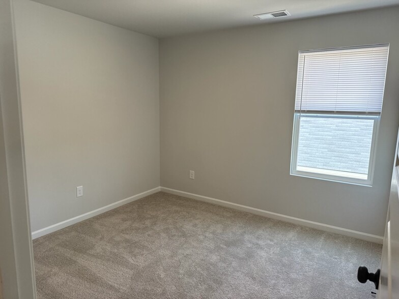 Building Photo - 1098 Cooper Hawk Ln SW