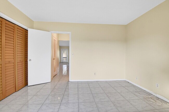 Building Photo - 46 Waltham B