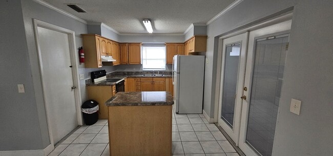 Building Photo - 3 BED / 2 BATH / 1 CAR GARAGE HOUSE (KISSIMMEE)