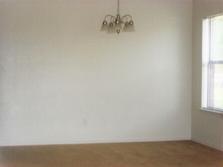 Building Photo - 2702 Ashley Dr