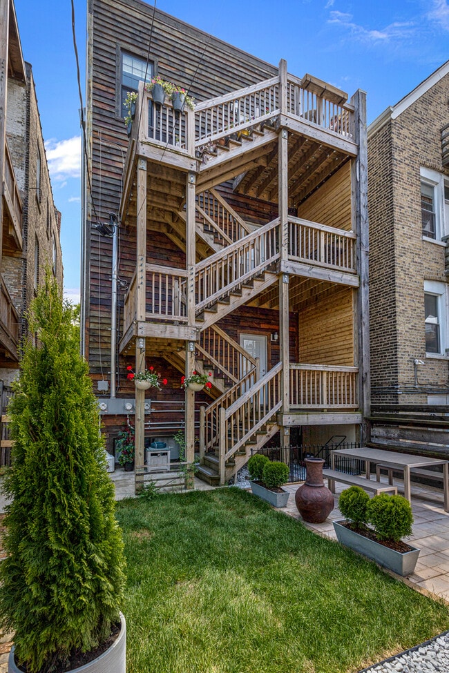 Building Photo - 2440 W Iowa St