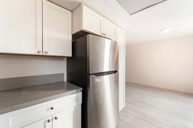 Building Photo - 200 Bel Port Dr