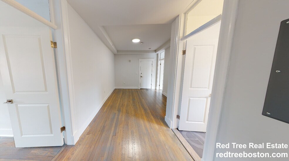 Building Photo - 81 Park Dr