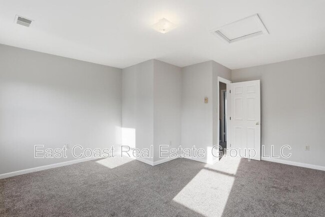 Building Photo - 257 School House Dr