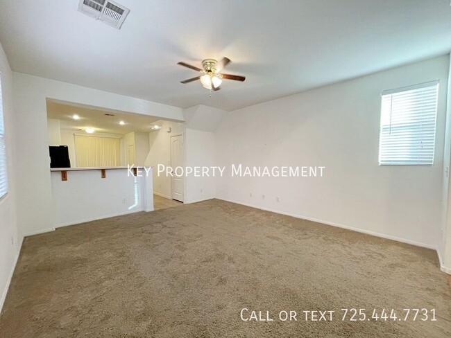 Building Photo - MOUNTAINS EDGE 2 BEDROOM 2.5 BATH WITH OPE...