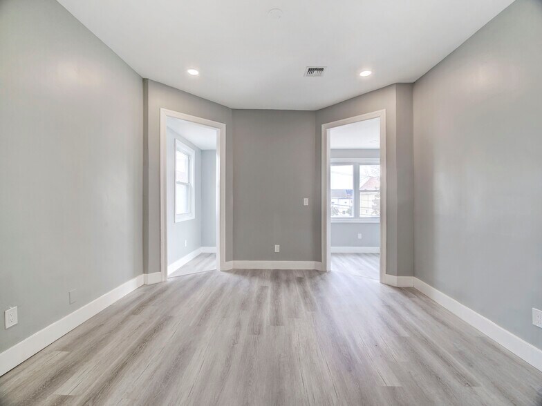 Building Photo - 20 W 49th St