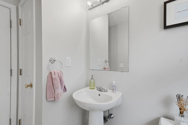 Building Photo - 11 Roseanna Park Dr