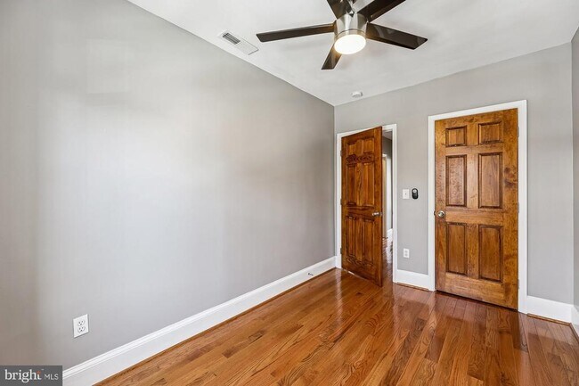 Building Photo - 1226 Carrollsburg Pl SW