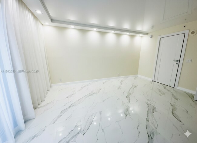 Building Photo - 3500 Mystic Pointe Dr