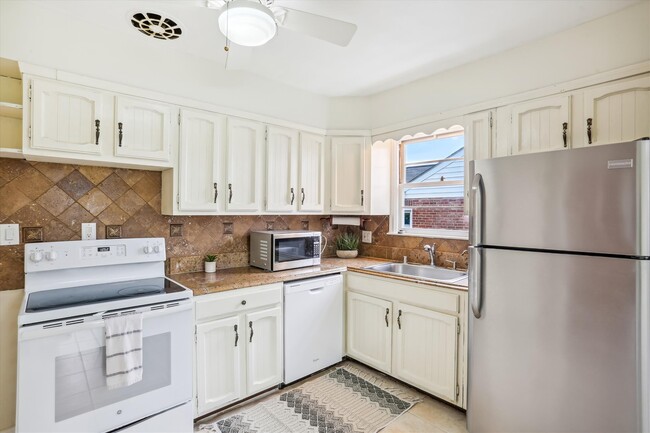Kitchen - 14 Mount Olivet Blvd