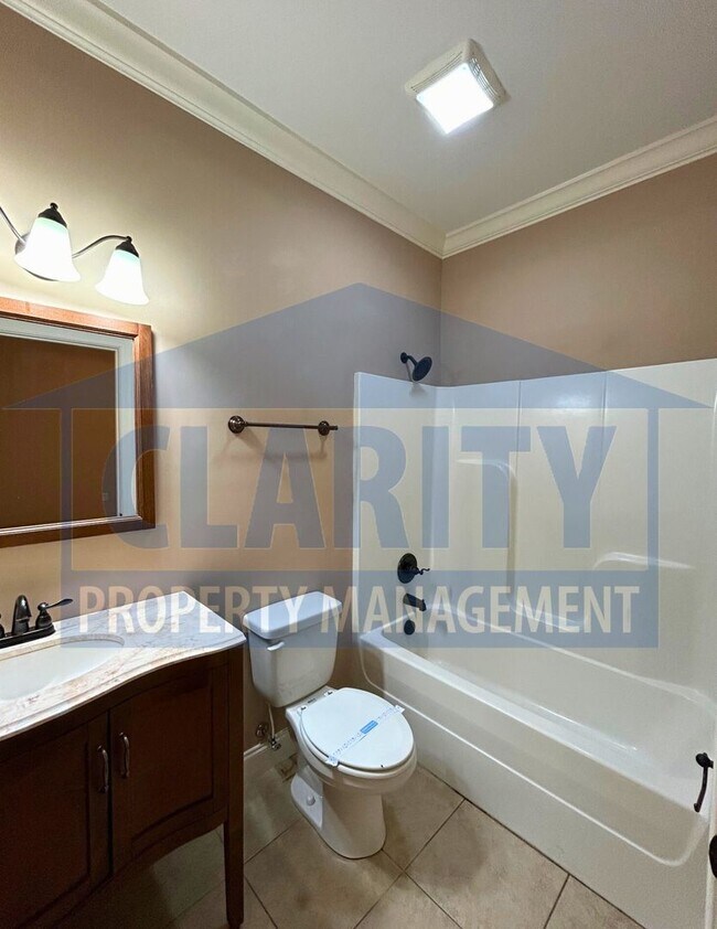 Building Photo - Single-level two bedroom townhome!