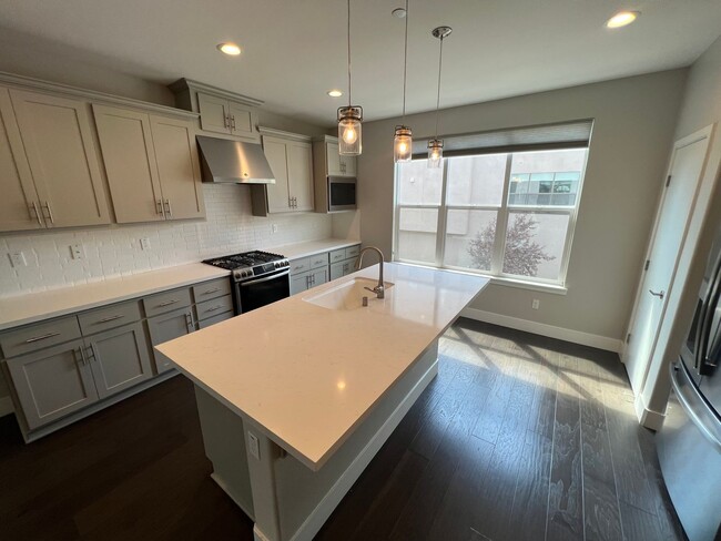 Building Photo - 2 bedroom | 2.5 bathrooms | Home in Alkali...