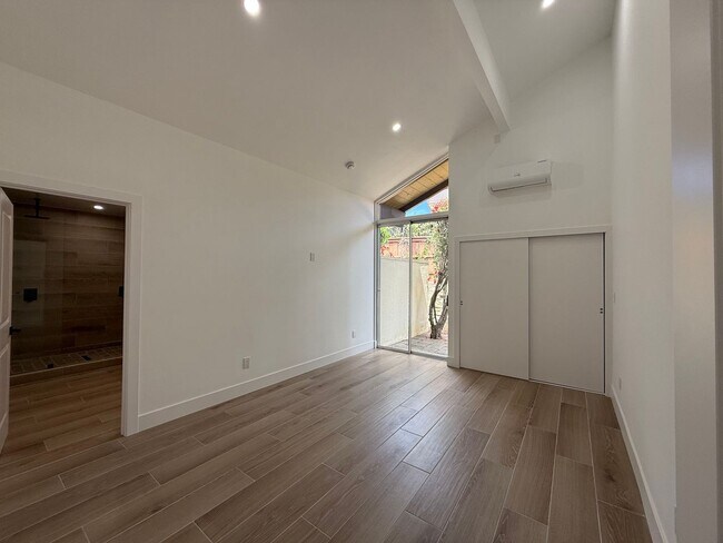 Building Photo - Newly Renovated 4 Bedroom Residence in La Jolla