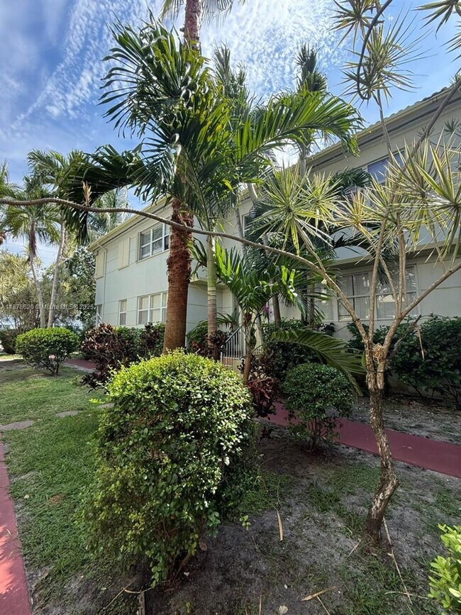 Building Photo - 1289 Marseille Dr